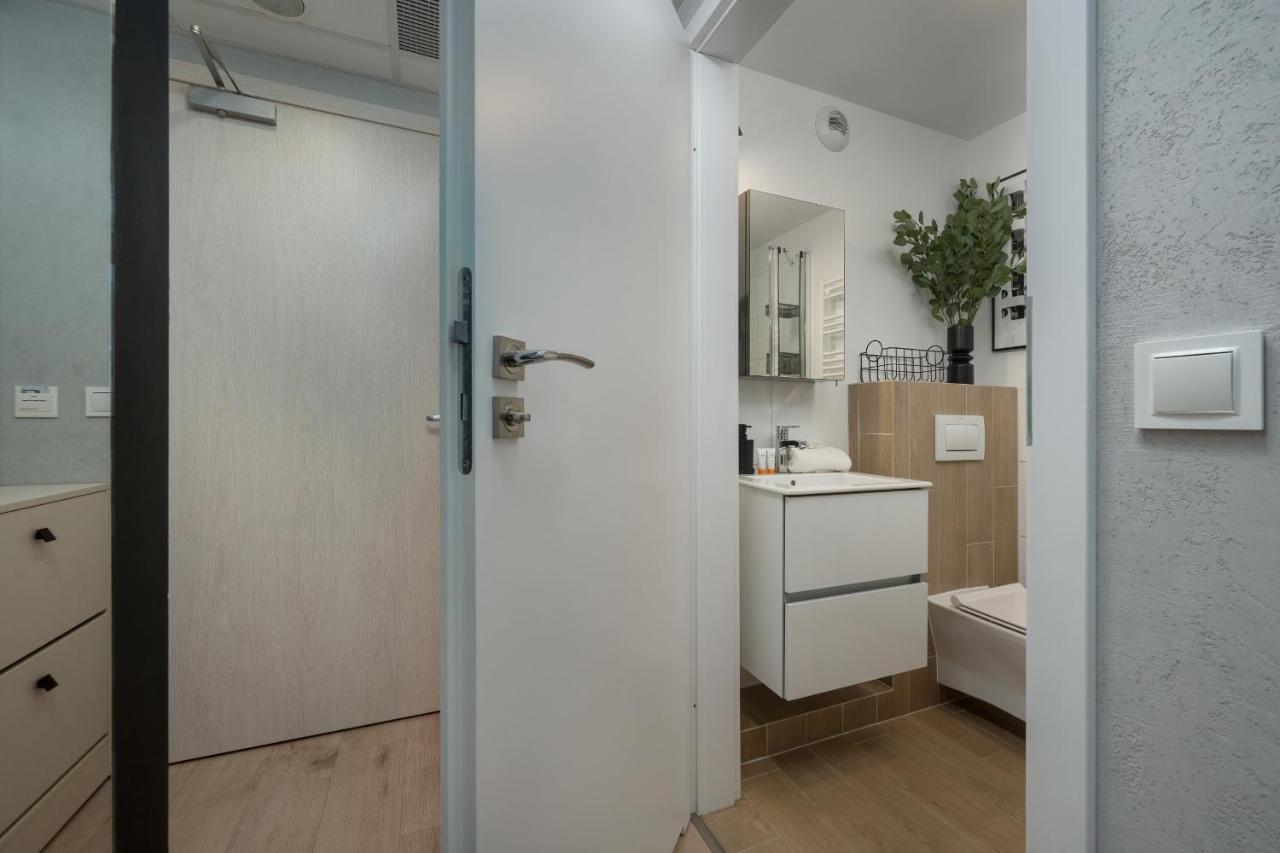 Trendy Studios With Home Office Near Wroclaw Main Station By Noclegi Renters Exterior foto