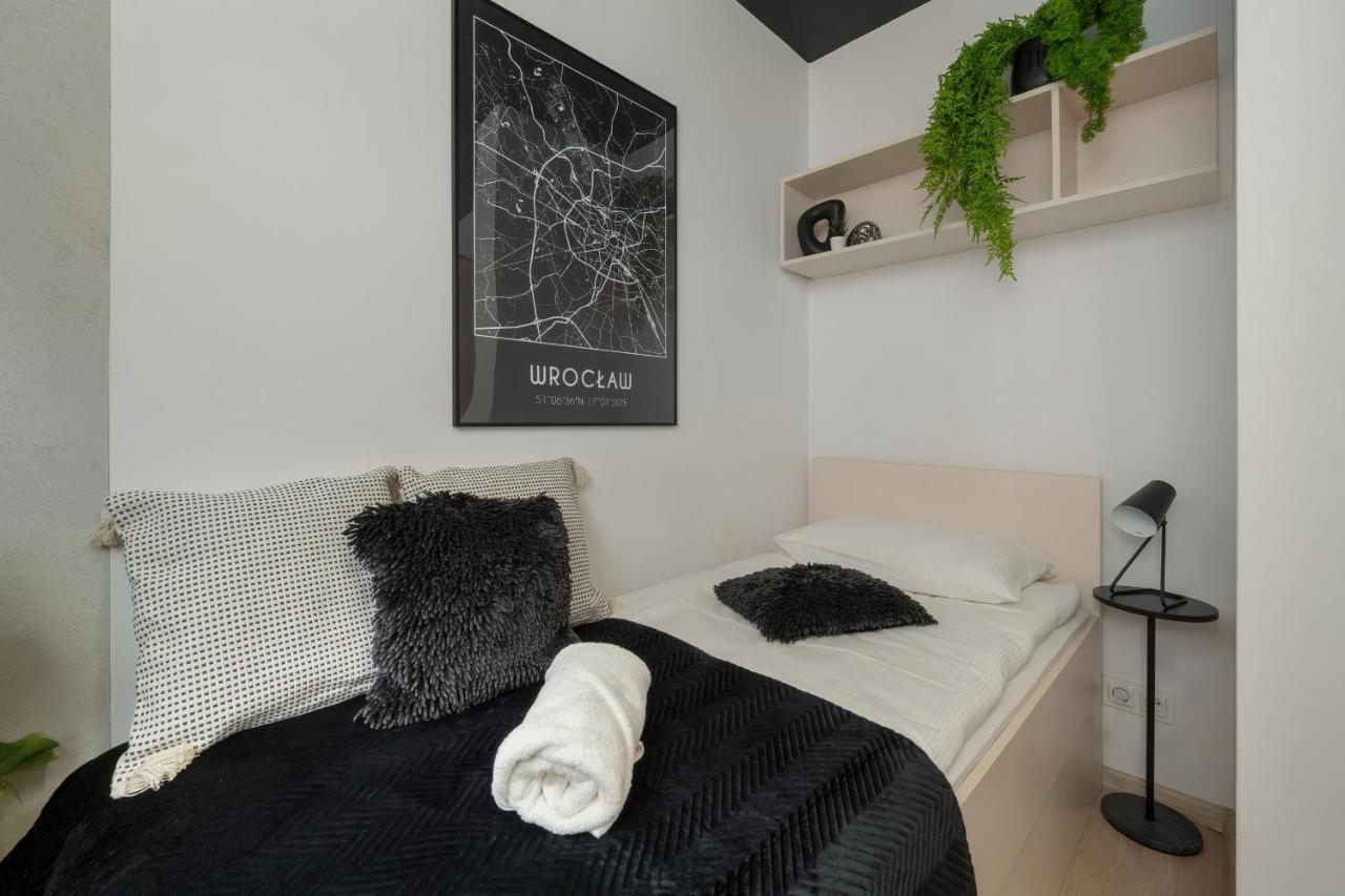 Trendy Studios With Home Office Near Wroclaw Main Station By Noclegi Renters Exterior foto