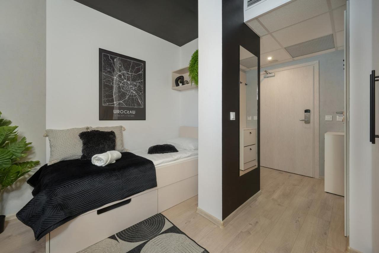 Trendy Studios With Home Office Near Wroclaw Main Station By Noclegi Renters Exterior foto