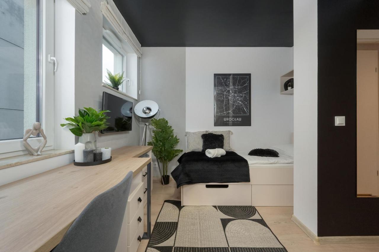 Trendy Studios With Home Office Near Wroclaw Main Station By Noclegi Renters Exterior foto