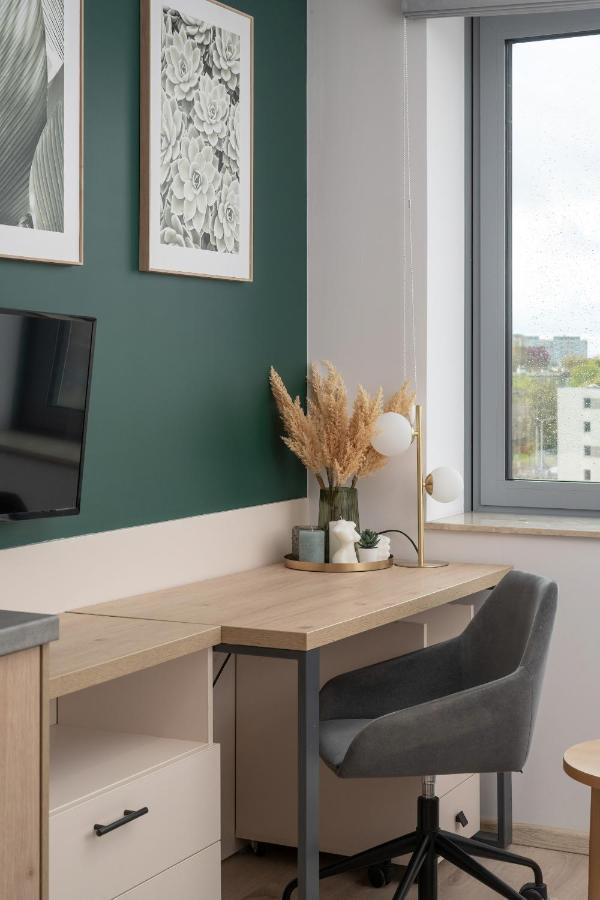 Trendy Studios With Home Office Near Wroclaw Main Station By Noclegi Renters Exterior foto