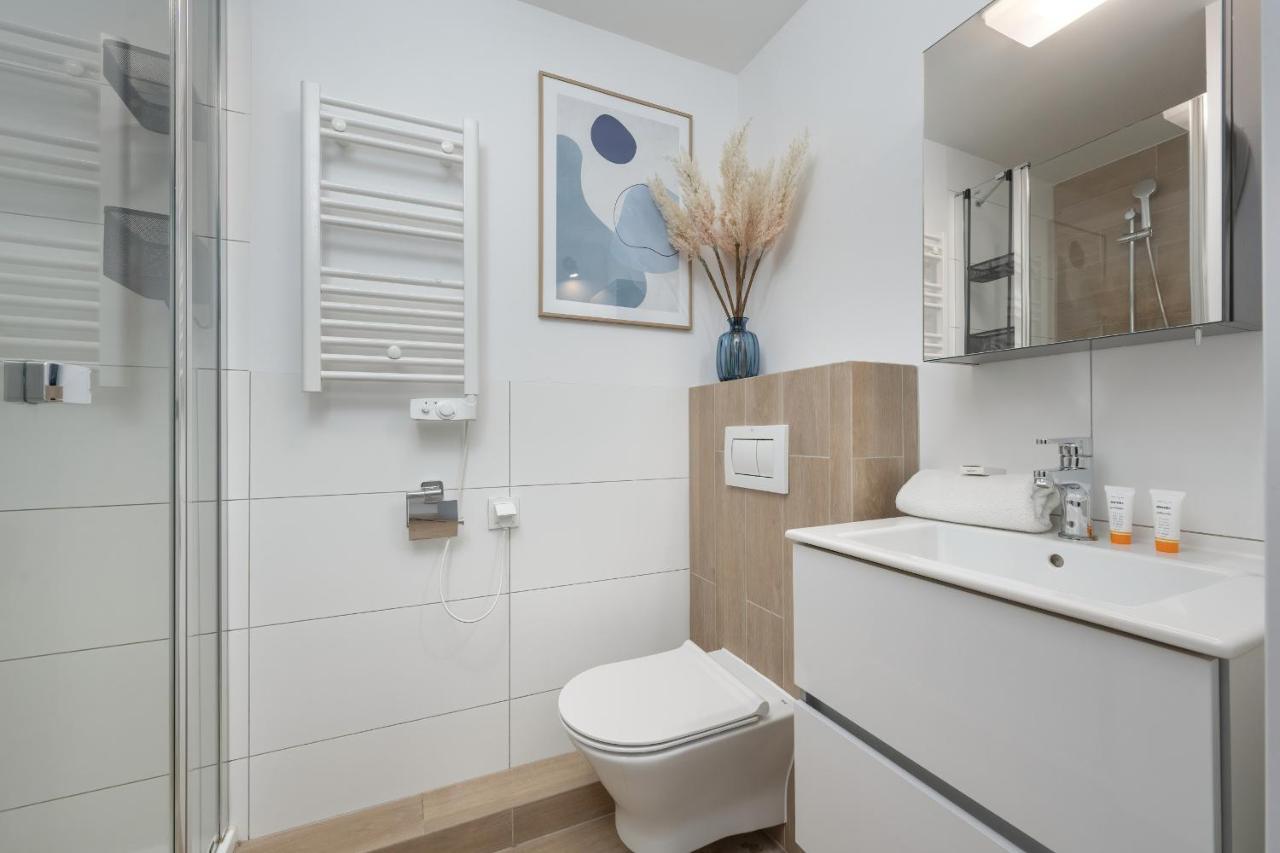 Trendy Studios With Home Office Near Wroclaw Main Station By Noclegi Renters Exterior foto